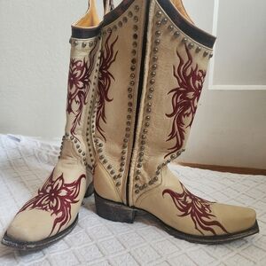 Old Gringo Cowboy Boots. Size 7B.